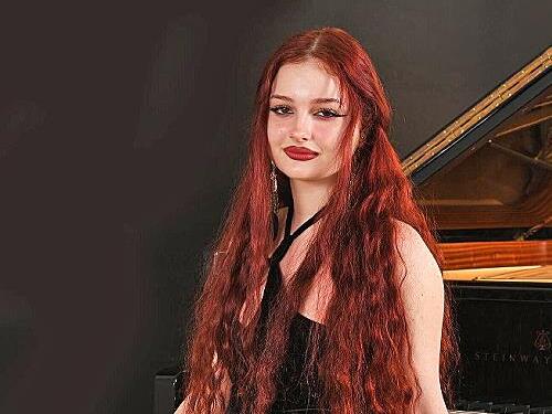 Die Jungpianistin Rum&auml;niens Inya Cutova wirkt im Konzert mit dem M&auml;nnerchor Eintracht Reuth mit.