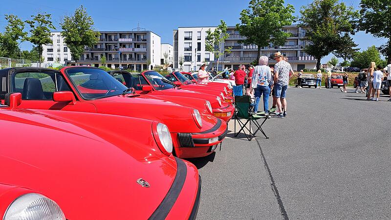 Zu den H&ouml;hepunkten des Treffens geh&ouml;rte ein Line-up mehrerer Oldtimer von Porsche.