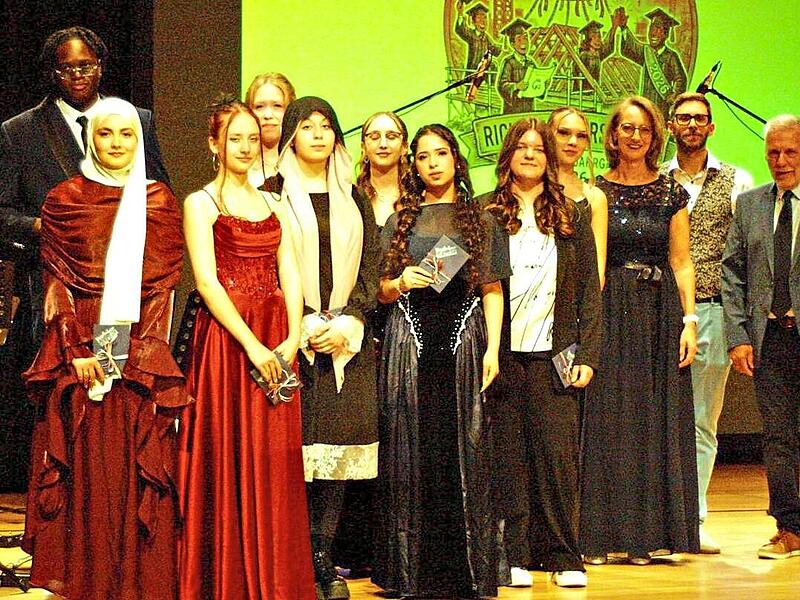 Die Jahrgangsbesten der Kronacher Gottfried-Neukam-Mittelschule.