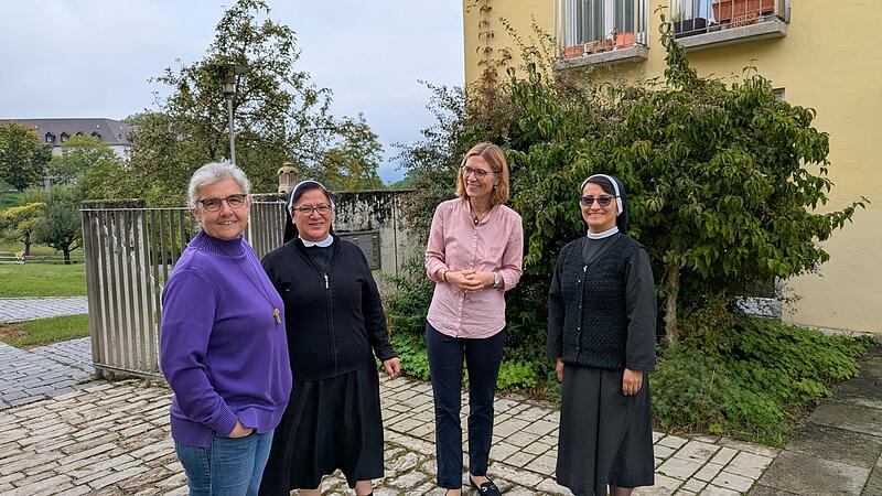 Freuen sich auf ihr Franziskanisches Zentrum: Schwester Dorothea, Schwester Beatriz, Geschäftsführerin Elisabeth Ring, Kongregationsleiterin Schwester Fanny Terán Tejeda (von links).