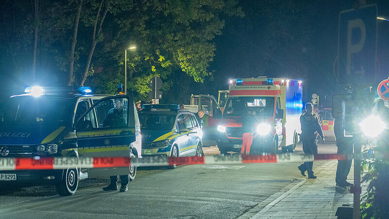 Tödliche Auseinandersetzung in Bamberger Wohngebiet: 46-jähriger stirbt - zwei Personen schwer verletzt Ein dramatischer Einsatz erschüttert am späten Donnerstagabend (21.05.2026) die Hans-Böckler-Straße in Bamberg. Kurz nach 23 Uhr wurden Anwohner durch laute Geräusche aus einer Nachbarwohnung alarmiert und verständigten daraufhin die Polizei.
