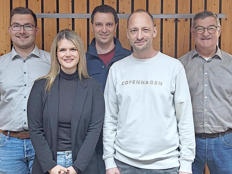 Die neue Vorstandschaft der Blaskapelle (von links): Georg Schutster, Theresa B&ouml;hm, Sebastian Kunzelmann, Philipp Hanft und G&uuml;nter Schuster .