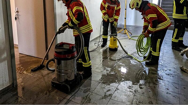 Bamberger Wohnung überflutet - "Wasserstand bereits erheblich" Überschwemmung, Wohnung, Wasserschaden, Feuerwehr