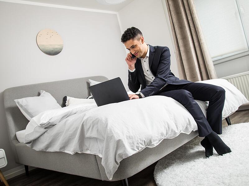 An einem Laptop kann man praktisch &uuml;berall arbeiten.