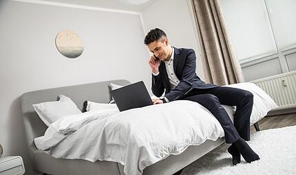 An einem Laptop kann man praktisch &uuml;berall arbeiten.