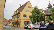 Im ehemaligen Postgebäude am Marktplatz in Höchstadt sollen zunächst acht Arbeitsplätze für Rathausmitarbeiter eingerichtet werden.