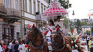 Kaiserin Sisi und Kaiser Franz Josef beim Umzug.