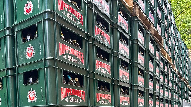 Eine große Anzahl Bamberger Bierkästen findet den Weg nie zurück nach Hause.