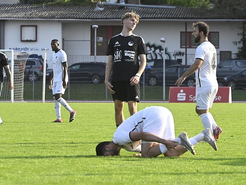 Der Ebersdorfer Sertan Sener (hier gegen den FC Coburg II) musste gegen Friesen verletzt runter.