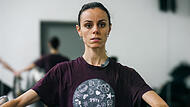 Mireia Pineda vom Ballettensemble des Coburger Landestheaters beim Ballett Training.