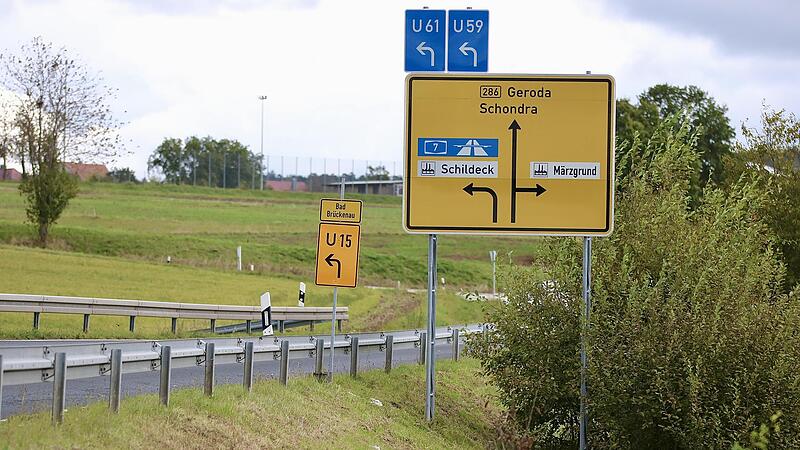 Die Straße von Unterleichtersbach nach Schondra ist ein wichtiger Zubringer zur Rhönautobahn A7.