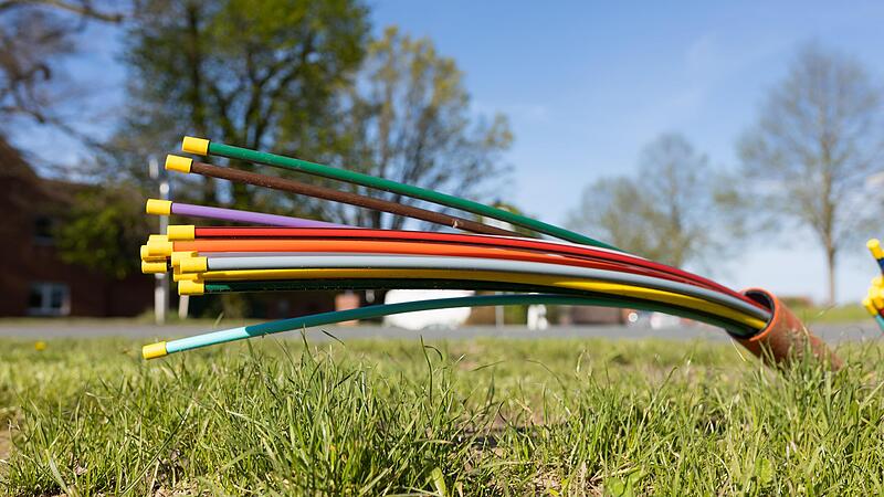 Der Ausbau des schnellen Internets mit Glasfaserkabeln ist ein Baustein der Digitalisierung auch des ländlichen Raums Der Ausbau des schnellen Internets mit Glasfaserkabeln ist ein Baustein der Digitalisierung auch des ländlichen Raums