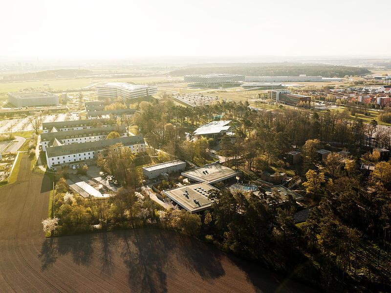 Der Home Ground auf dem Adidas-Gelände in Herzogenaurach. Auf dem Feld im Vordergrund hat das Unternehmen mittlerweile einen weiteren Trainingsplatz errichtet.