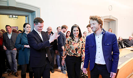 Jonas Glüsenkamp gratuliert Sebastian Niedermaier. Jonas Glüsenkamp gratuliert Sebastian Niedermaier