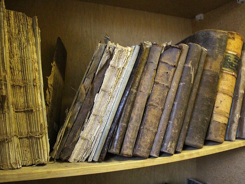 Uralte Bücher im Archiv der Gemeinde Geroda. Uralte Bücher im Archiv der Gemeinde Geroda.