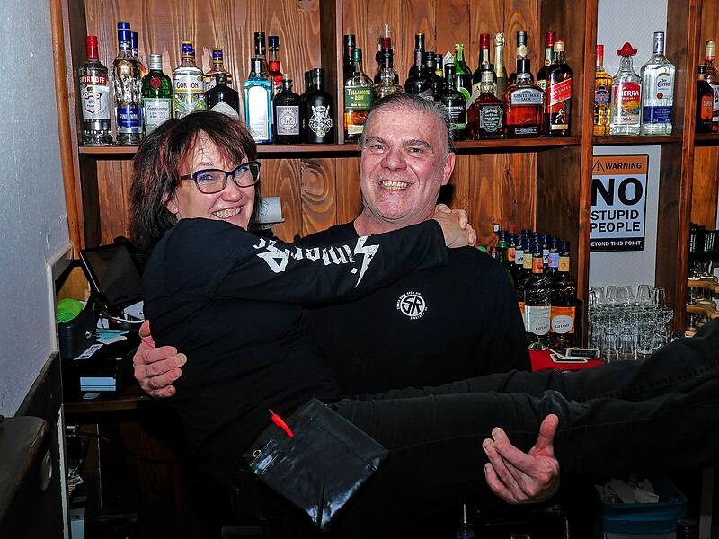 Steve und Renate Iorio feierten am Black Friday die Neuer&ouml;ffnung ihrer Irish Cantina.