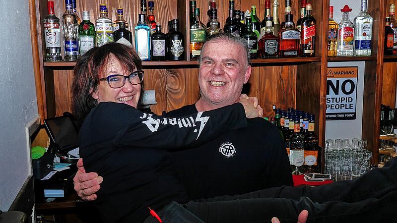 Steve und Renate Iorio feierten am Black Friday die Neueröffnung ihrer Irish Cantina. Steve und Renate Iorio feierten am Black Friday die Neueröffnung ihrer Irish Cantina.