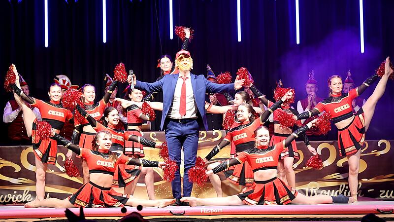 B&uuml;ttenabend in Marktrodach: Trump, Cheerleader und Football