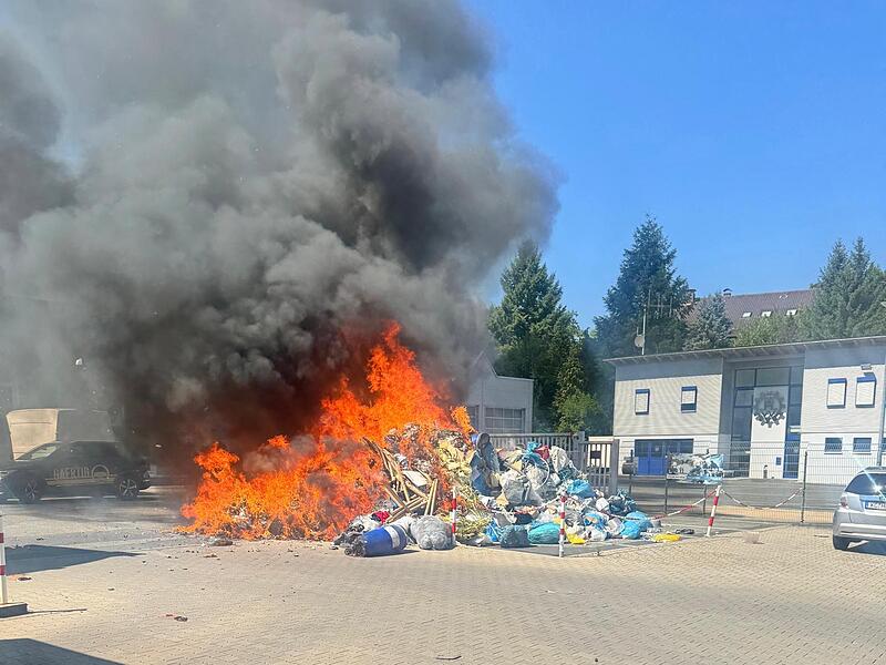 Abfall f&auml;ngt in Entsorgungsfahrzeug Feuer - Gl&uuml;ck im Ungl&uuml;ck