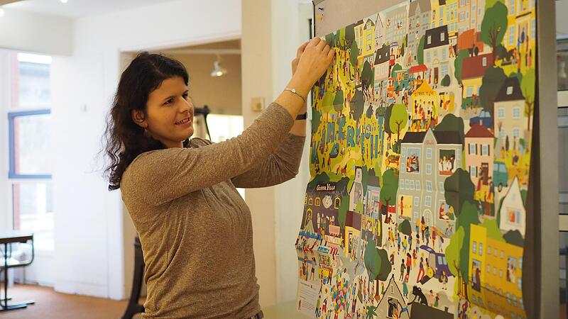 Im März findet im Spielzeugmuseum unter anderem ein Aktionstag zum Thema „Kinderrechte“ statt.  Ein Wimmelbild, das die Rechte der Kinder veranschaulichen soll, hängt bereits.