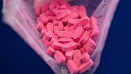 Der Angeklagte aus Erlangen soll Ecstasy, wie auf diesem Symbolfoto zu sehen, verkauft haben. Der Angeklagte aus Erlangen soll Ecstasy, wie auf diesem Symbolfoto zu sehen, verkauft haben.
