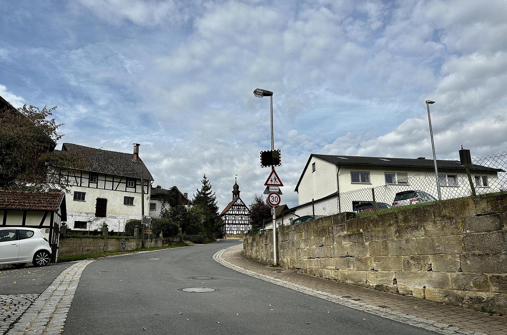 Bürger sollen endlich vom Durchgangsverkehr in Neuses an den Eichen und