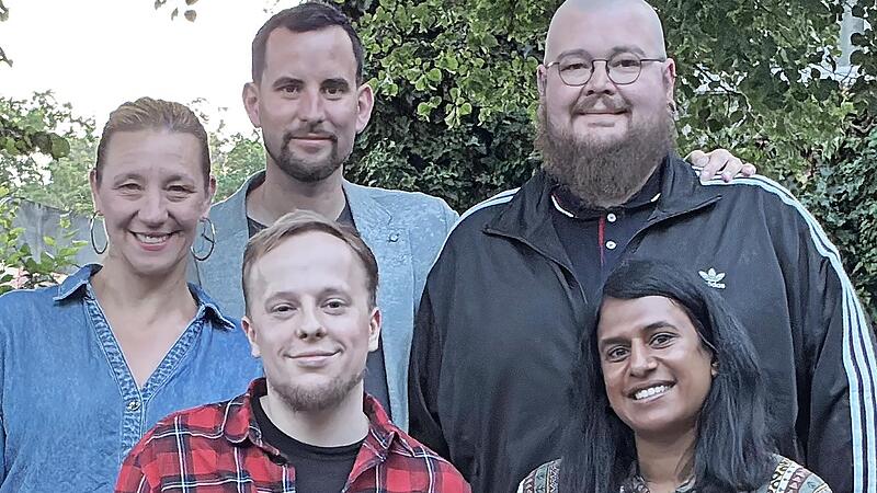 B&uuml;rgermeisterin Eva Jutzler (links) und Fraktionsvorsitzender Olaf Seifert (hinten Mitte) mit Matthias Rupp (hinten li.) sowie (vorn v. l.) der neuen Doppelspitze Raymond Beuschel und Valentina Weymann).