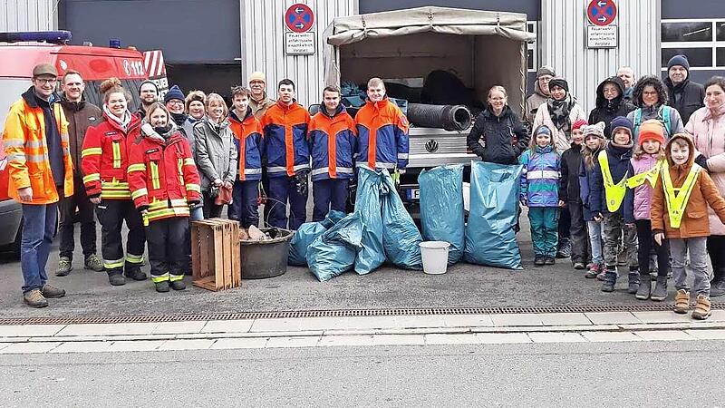Viel Müll, Hundebeutel sowie auch größere Teile wie eine Matratze oder wild abgelagerte Altreifen sammelten die Helfer in Pretzfeld und Hetzelsdorf. Viel Müll, Hundebeutel sowie auch größere Teile wie eine Matratze oder wild abgelagerte Altreifen sammelten die Helfer in Pretzfeld und Hetzelsdorf.