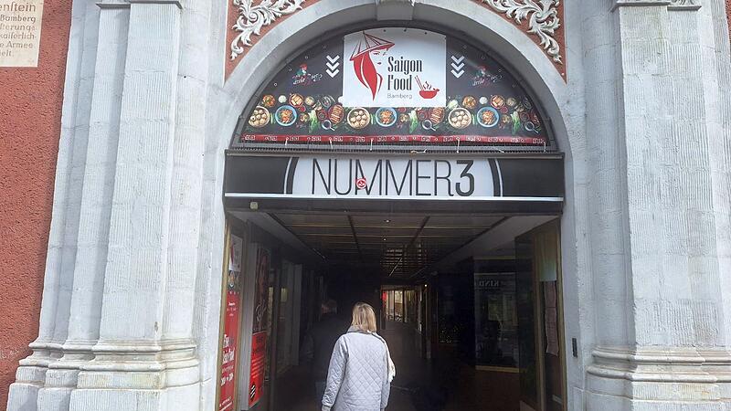 Saigon Bamberg Das „Saigon Food" befindet sich in der Wallensteinpassage direkt an der Langen Straße. Das Lokal ist vor allem in der Mittagspause ein beliebter Anlaufpunkt.