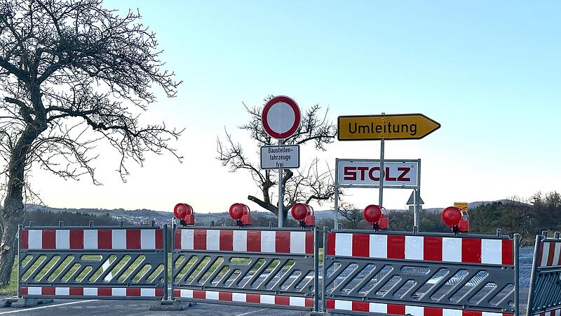 Zwischen Aspenmühle und Untergeiersnest hat die Sanierung der Staatsstraßen begonnen.