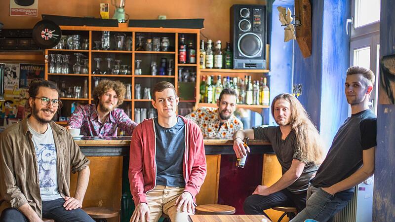 Die Funkrock-Band „Slam Elaphant“ mit Sänger Maximilian Raab tritt am Samstag, 4. September, ab 20.30 Uhr im Live-Club auf.