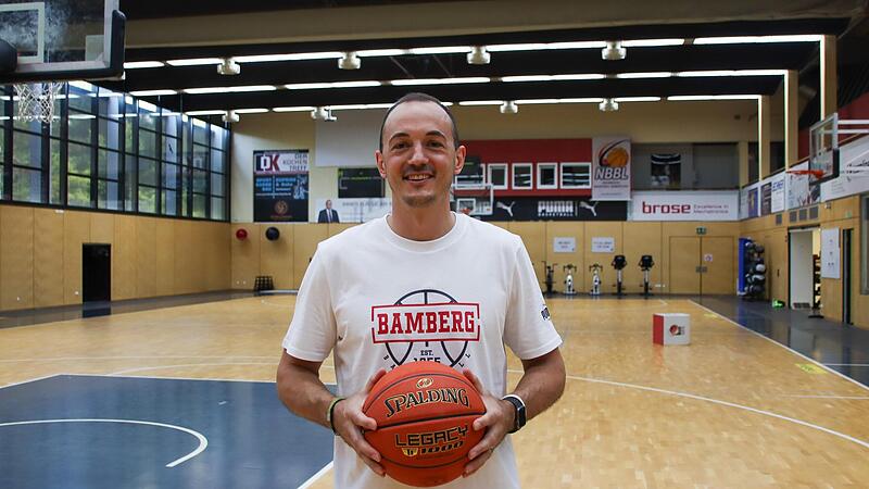 Nach seiner Rücken-Operation  war Karsten Tadda nur als Besucher zu Gast im Trainingscenter von Brose Bamberg in Strullendorf.