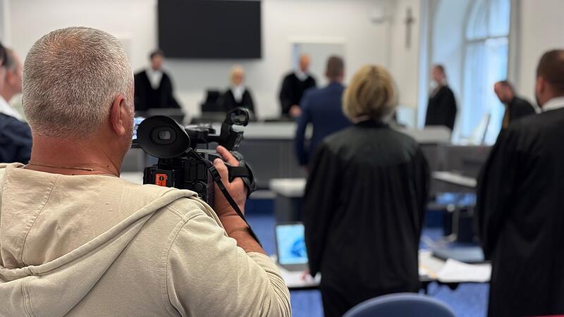 Kamerateam des bulgarischen Staatsfernsehens beim Katina-K-ProzessForchheim & Fränkische Schweiz Kamerateam des bulgarischen Staatsfernsehens beim Katina-K-Prozess.