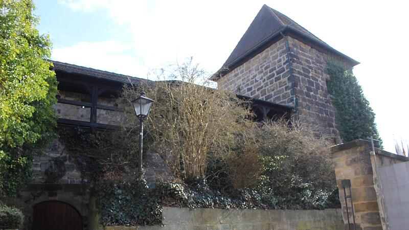 Der Rote Turm hinter dem Lichtenfelser Stadtschloss