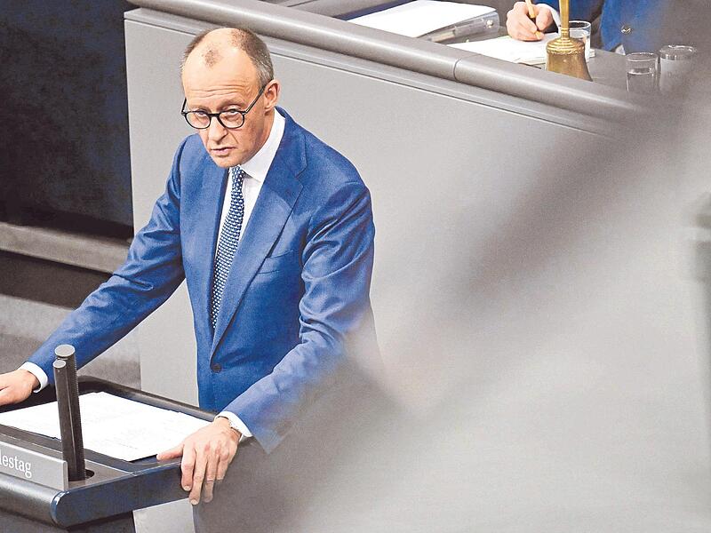 Kanzler Friedrich Merz (CDU) wirbt in seiner Regierungserkl&auml;rung im Bundestag f&uuml;r die Zustimmung seiner EU-Kollegen zur Nutzung des eingefrorenen russischen Staatsverm&ouml;gens zugunsten der Ukraine.