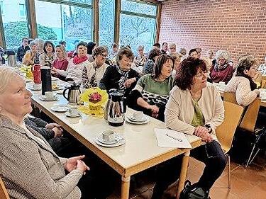 Die Aula der Katzogelhalle war beim Frauentag der Pfarrei Mari&auml; Himmelfahrt voll besetzt.