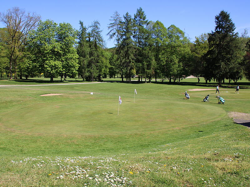 Die Gr&uuml;ns des Golfclubs Bad Kissingen ben&ouml;tigen besondere Pflege &ndash; und Wasser.
