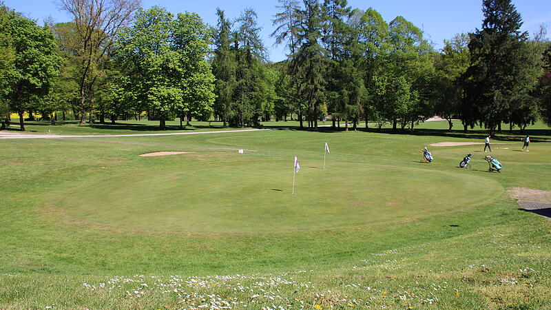 Die Gr&uuml;ns des Golfclubs Bad Kissingen ben&ouml;tigen besondere Pflege &ndash; und Wasser.
