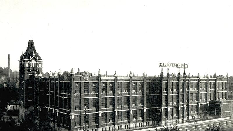 Die Spinnerei, nach dem Brand von 1903 neu aufgebaut. Die Spinnerei, nach dem Brand von 1903 neu aufgebaut.