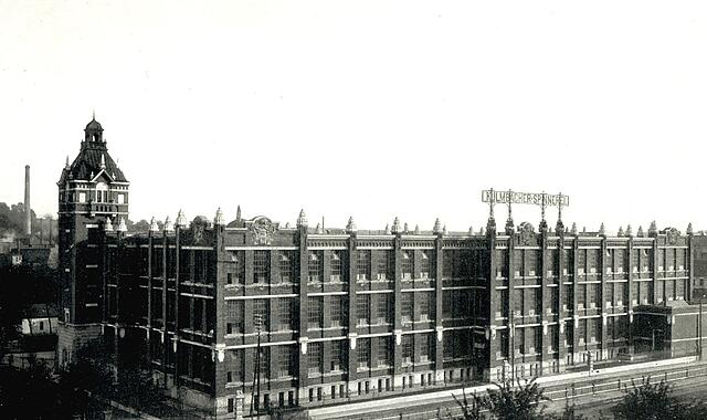 Die Spinnerei, nach dem Brand von 1903 neu aufgebaut.