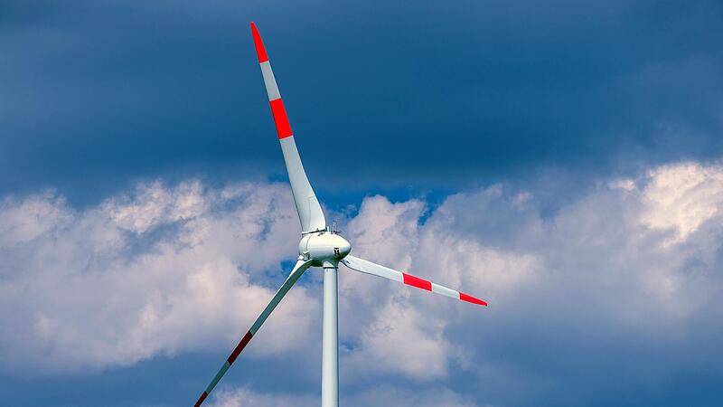 Bei der Verbandsversammlung des Regionalen Planungsverbands Main-Rh&ouml;n mussten sich die Regierungsvertreter herbe Kritik zum Thema Winderenergie und Netzausbau anh&ouml;ren.