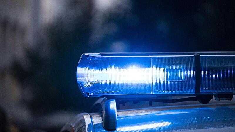Fahrer (21) baut Rennwagen-Teile an sein Auto - bei der Kontrolle fliegt er auf Fahrer (21) baut Rennwagen-Teile an sein Auto - bei der Kontrolle fliegt er auf