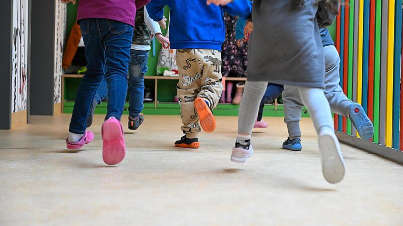 Auf die Pl&auml;tze, fertig, Platz: Die Betreuungssituation in Forchheim ist angespannt. Zwar entstehen immer wieder neue Pl&auml;tze, doch ob und wie viele Kinder im kommenden Betreuungsjahr leer ausgehen, kann aktuell keiner sagen. Es bleibt ein Gl&uuml;cksspi...Forchheim & Fr&auml;nkische Schweiz