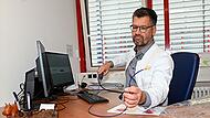 Dr. Alexander Wystrach, Leitender Abteilungsarzt der Sektion für Invasive Elektrophysiologie Dr. Alexander Wystrach, Leitender Abteilungsarzt der Sektion für Invasive Elektrophysiologie beim Klinikum Bamberg, kennt sich mit der neuen Methode zur Behandlung von Vorhofflimmern aus.