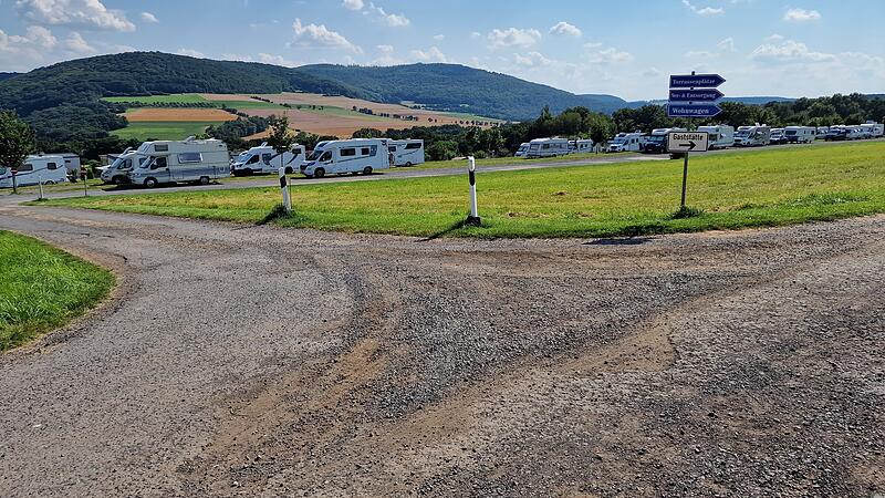 Die Zufahrt zum Wohnmobilstellplatz am Forellenhof bedarf der Erneuerung.