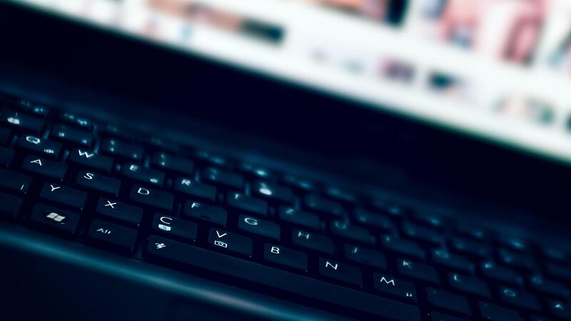 Wegen der Verbreitung kinderpornografischer Inhalte stand ein 25-J&auml;hriger vor Gericht.