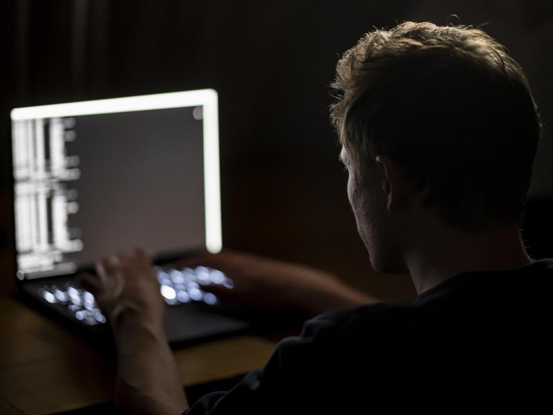 Hybride Bedrohungen und Cyberangriffe