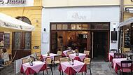 In der ehemaligen Gaststätte Eulenspiegel an der Oberen Brücke hat sich das italienische Restaurant „Mama Lucia" eingemietet.
