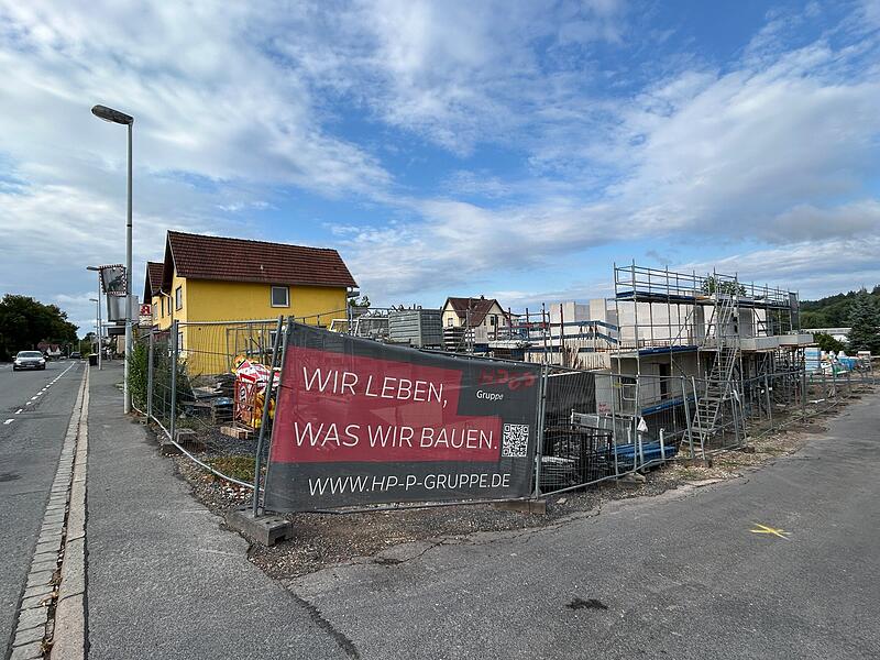 Die Baustelle in der Creidlitzer Stra&szlig;e in Coburg ist verwaist, die Arbeiten an der geplanten Seniorenresidenz sind eingestellt.