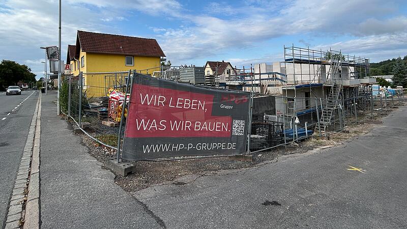 Die Baustelle in der Creidlitzer Stra&szlig;e in Coburg ist verwaist, die Arbeiten an der geplanten Seniorenresidenz sind eingestellt.